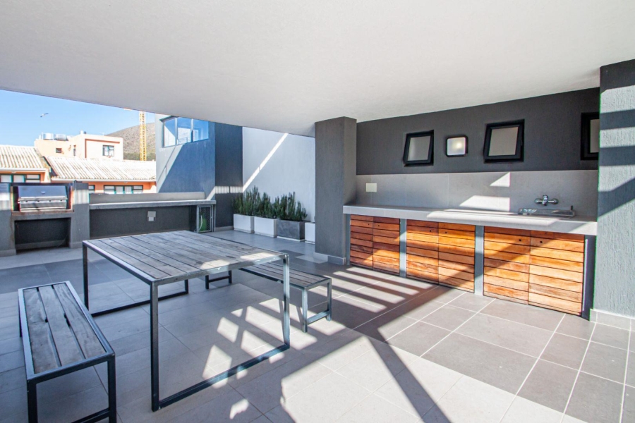 2 Bedroom Property for Sale in Sea Point Western Cape